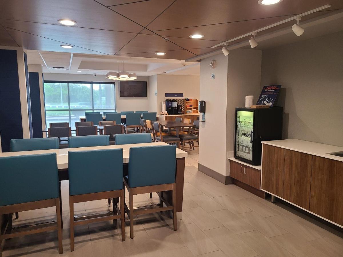 Holiday Inn Express Fort Lauderdale North - Executive Airport By Ihg Екстер'єр фото