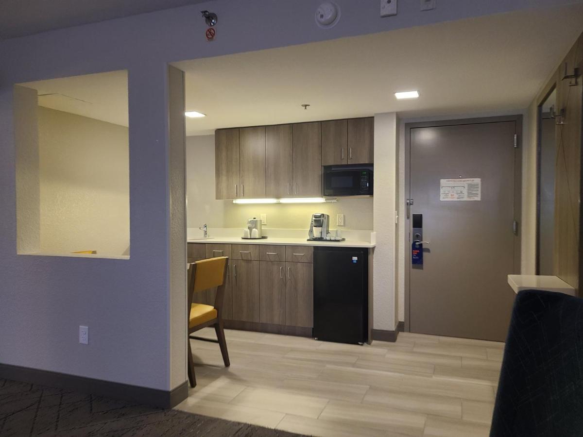 Holiday Inn Express Fort Lauderdale North - Executive Airport By Ihg Екстер'єр фото