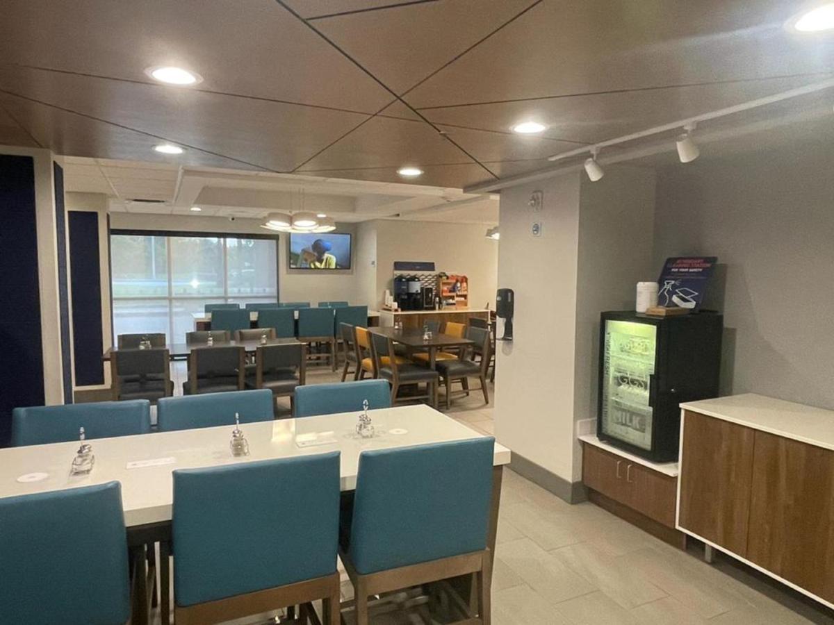 Holiday Inn Express Fort Lauderdale North - Executive Airport By Ihg Екстер'єр фото