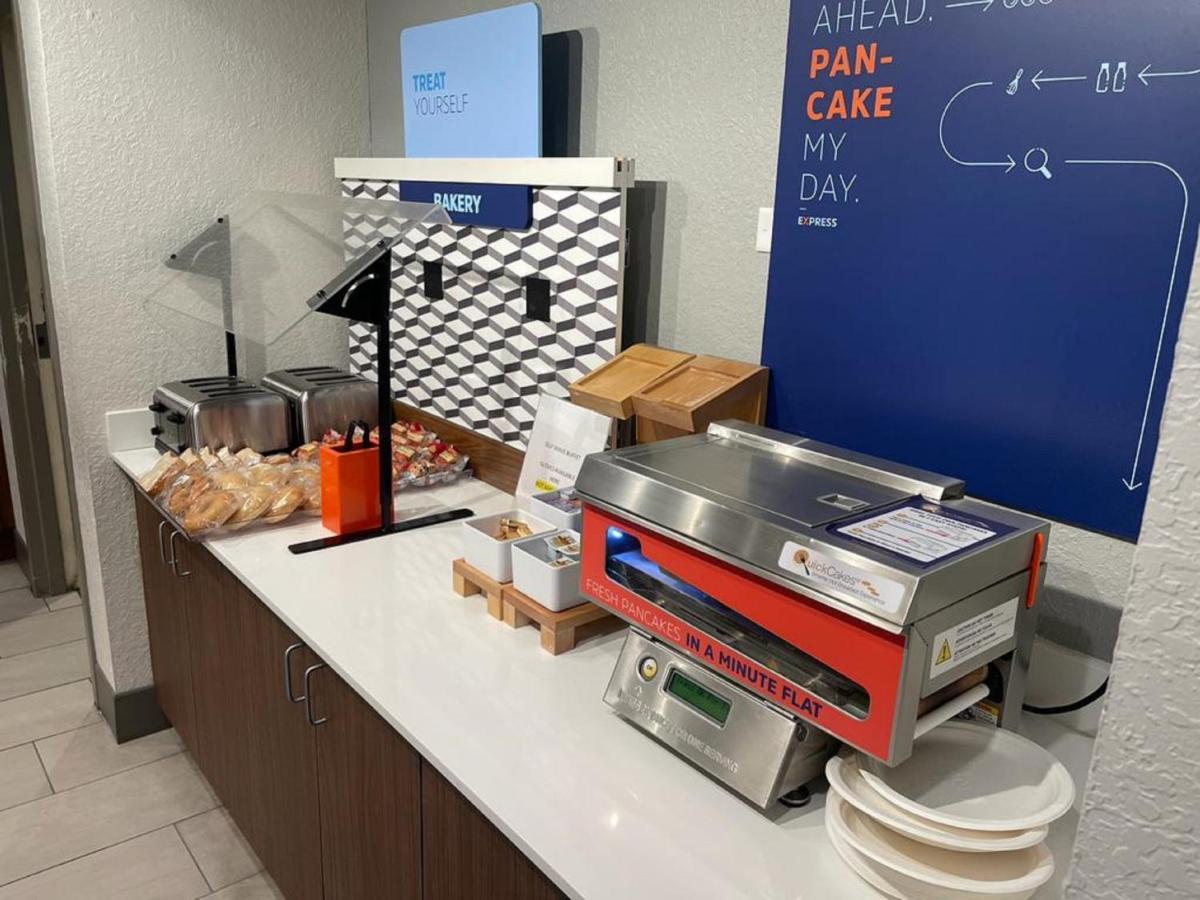 Holiday Inn Express Fort Lauderdale North - Executive Airport By Ihg Екстер'єр фото